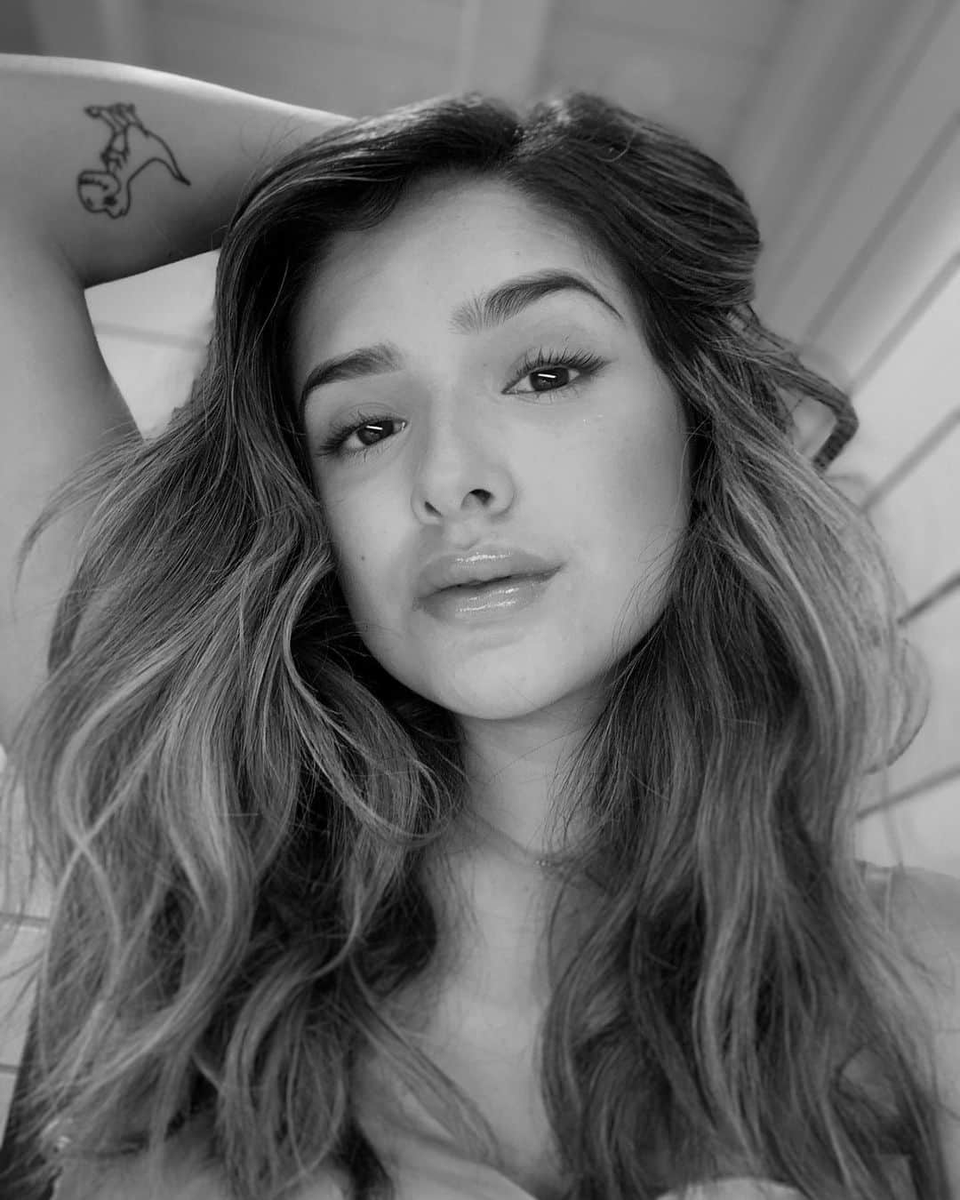 チャチー・ゴンザレスのインスタグラム：「F R I D A Y....okay fine, this is from a month ago and I’m not doing crapolla except sitting on the couch, playing Fortnite and  eating Hot Cheetos 🤷🏻‍♀️」