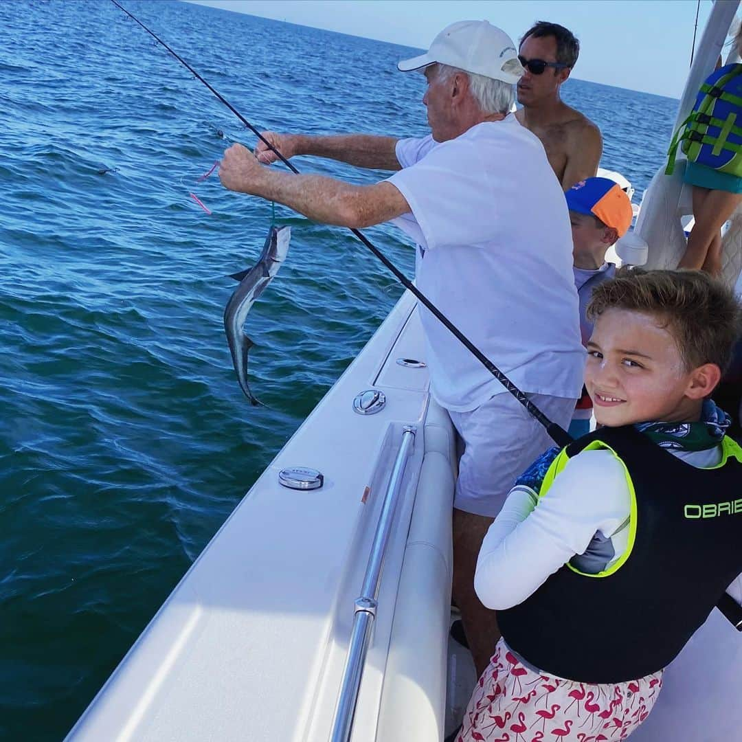 バッバ・ワトソンさんのインスタグラム写真 - (バッバ・ワトソンInstagram)「Dakota & Caleb each caught fish today! Big thanks to the Sansing family for taking us out fishing! What an awesome day!! 🎣 #PensacolaLife」9月5日 9時13分 - bubbawatson