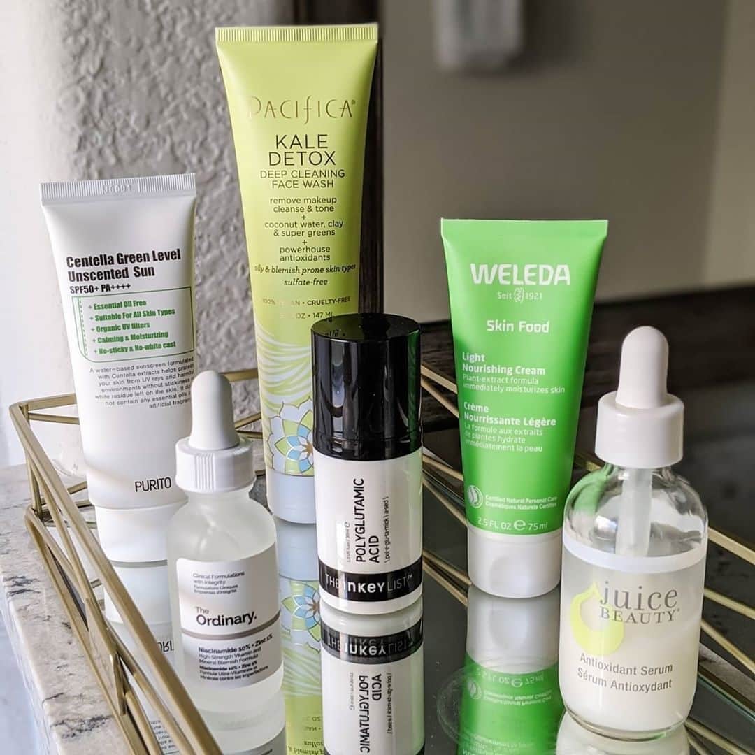 Weledaのインスタグラム：「Whether your skincare routine is three steps or six, Skin Food Light is a great moisturizer to lock in hydration! Do you use it? 💚 #WeledaSkinFood」