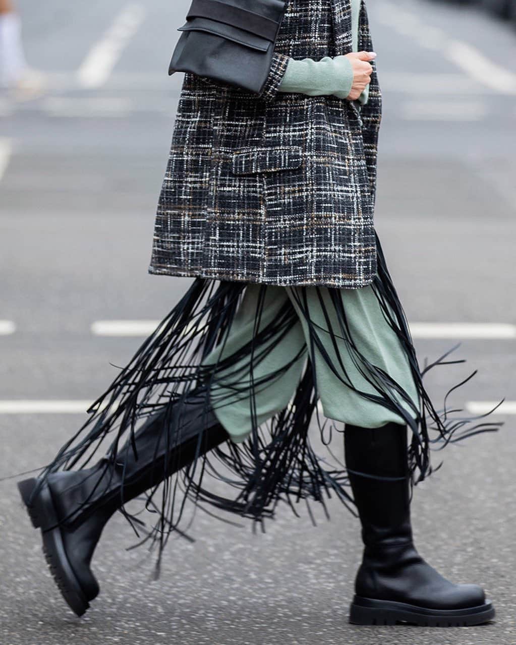 GILTのインスタグラム：「The rumors are true: #Fringe is making a comeback. Head over to our story to get the look.」
