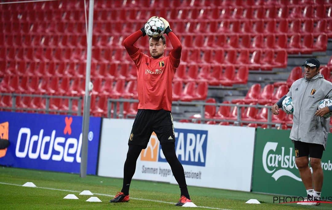 シモン・ミニョレさんのインスタグラム写真 - (シモン・ミニョレInstagram)「Last training! ✅💪🏻🇧🇪 #comeonbelgium #Nationsleague」9月5日 4時13分 - 22mignolet22