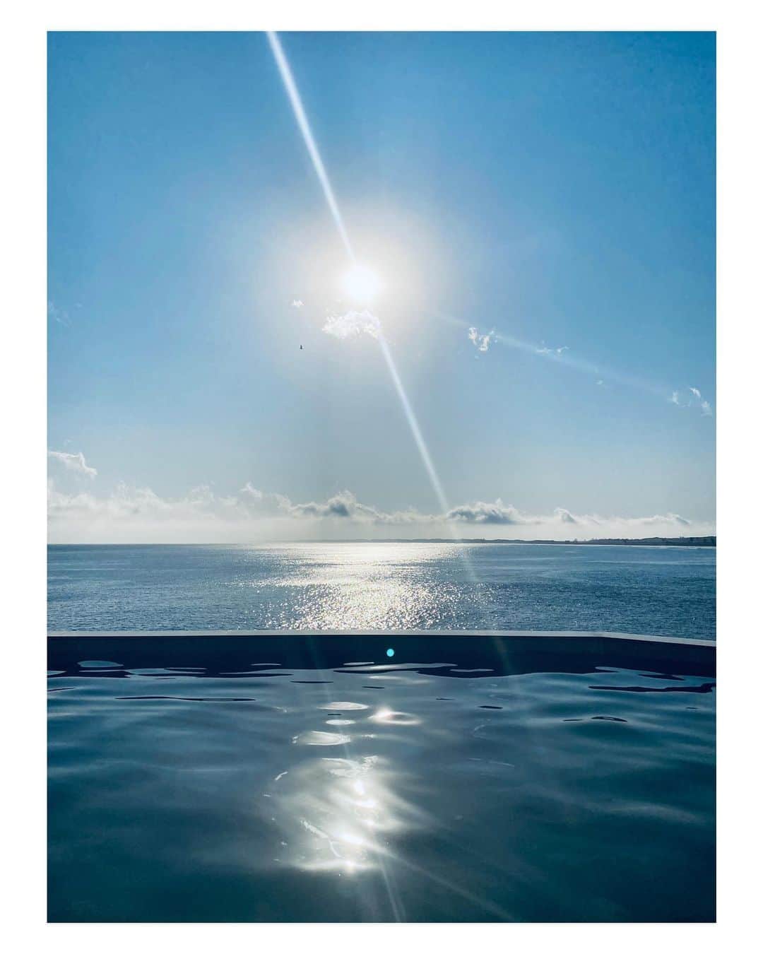 ジュリアナ・パエスのインスタグラム：「💧🧿💙」