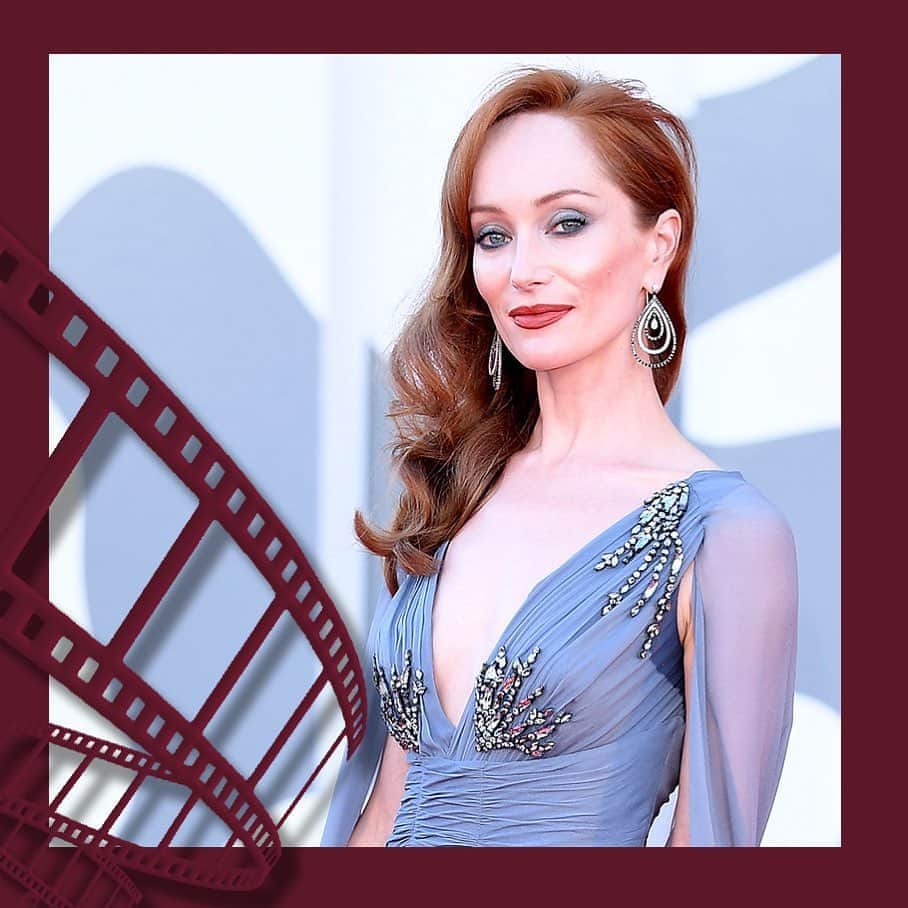 のインスタグラム：「At #Venice77, actress @lotteverbeek shines in #DamianiSunsetBoulevard: a precious pair of earrings made of white gold with black and white diamonds! #Venezia2020 #VeniceFilmFestival」