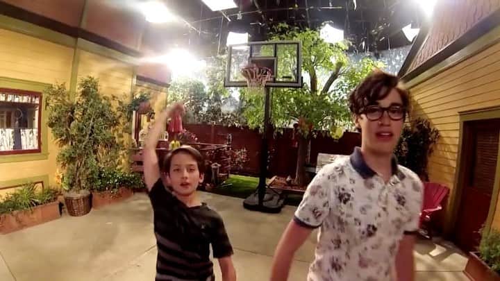 ジョーイ・ブラッグのインスタグラム：「ALSO a very Happy Birthday to my main Munch. I’m endlessly impressed by the adult you turned into because I could have sworn this was the coolest you’d ever get. Love you, @tenzingt4. #JoeyAndTenzingTrickshotShow」