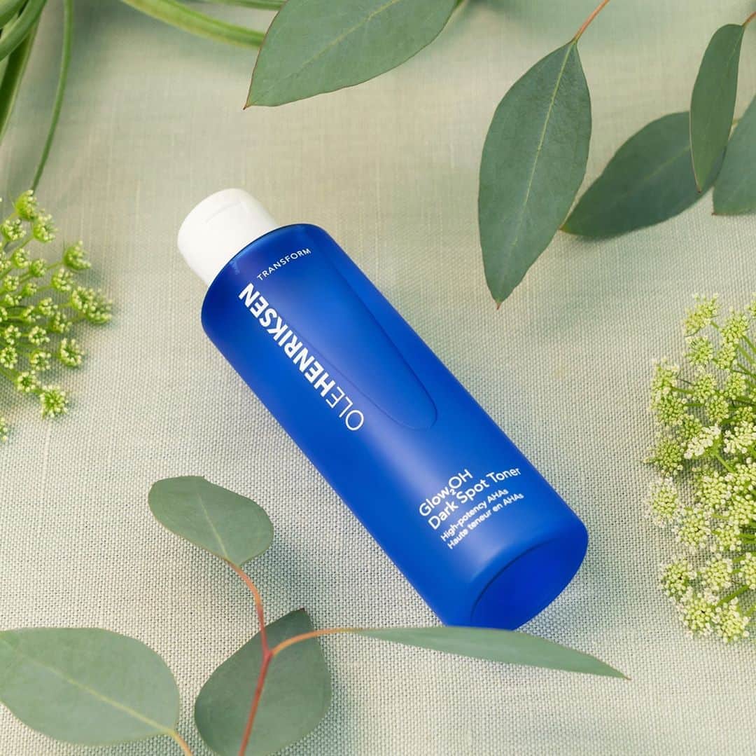 のインスタグラム：「We had fun in the ☀️ but now that summer's coming to an end, it's time to atone for your skin sins with Glow2OH Dark Spot Toner. Who else loves that this toner targets dark spots, fine lines, wrinkles and uneven texture?」