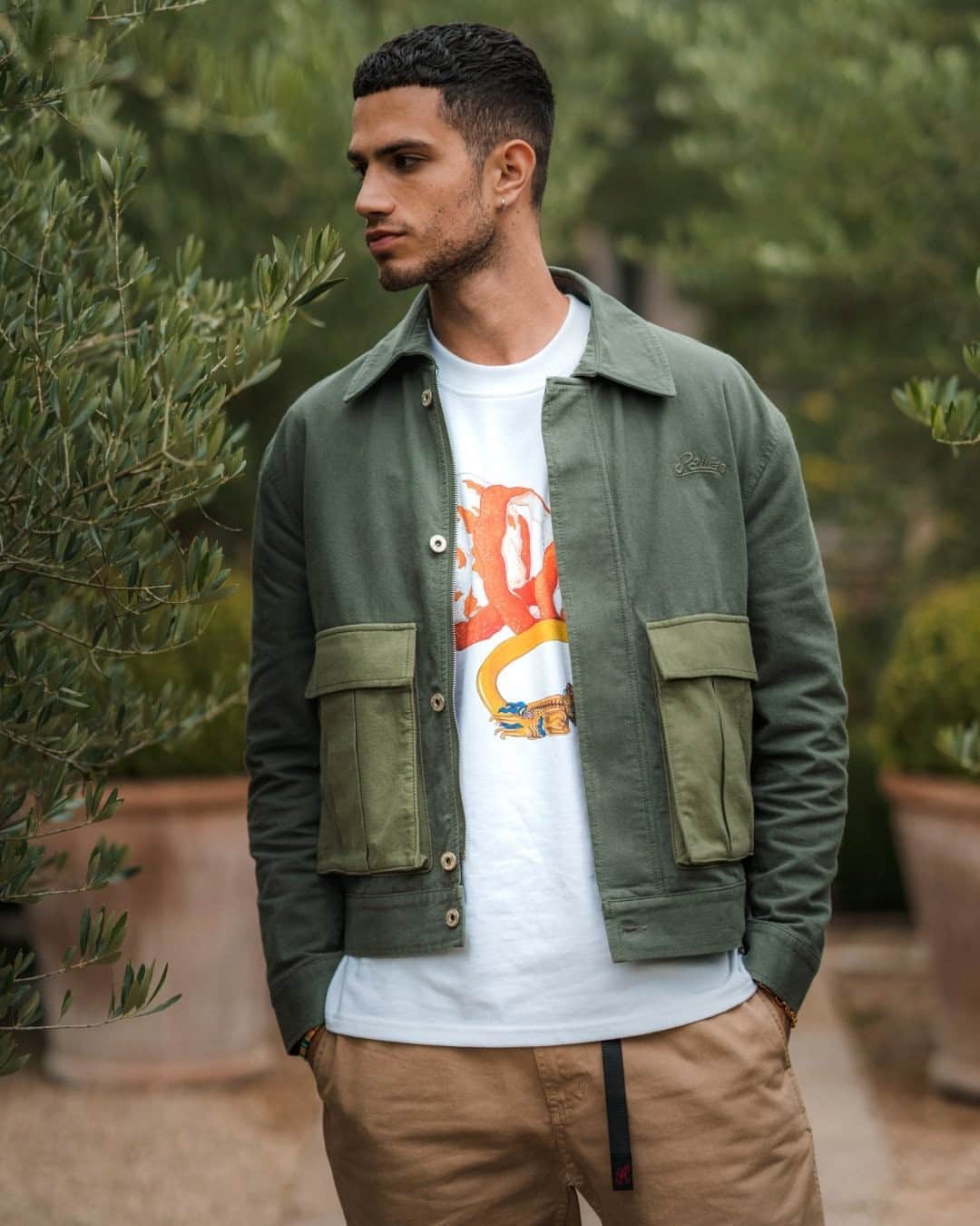 のインスタグラム：「Weekend casuals courtesy of Mr @ashton_gohil (and @loewe) #MRPORTER」
