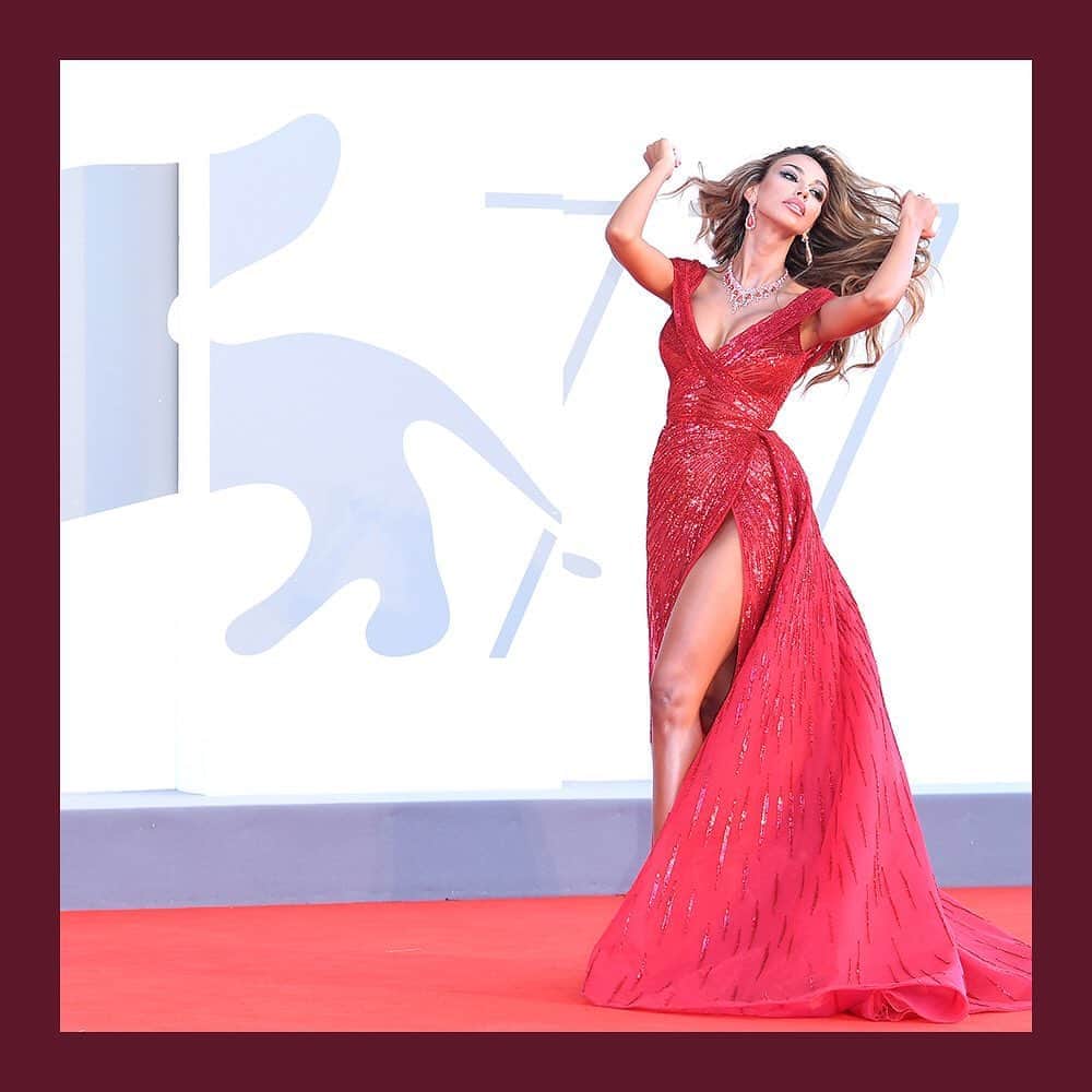 ダミアーニさんのインスタグラム写真 - (ダミアーニInstagram)「Queen @officialmadalinaghenea shines on the Red Carpet with a unique #DamianiMimosa parure made of rose gold, pink sapphires, diamonds and Mediterranean red coral!   #Venice77 #Venice2020 #VeniceFilmFestival」9月5日 5時09分 - damianiofficial
