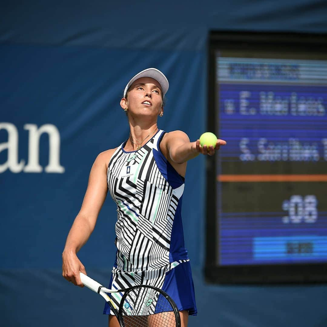 エリーゼ・メルテンスさんのインスタグラム写真 - (エリーゼ・メルテンスInstagram)「Into the 3️⃣rd round 👊 Back at it tomorrow @usopen   #usopen #tennis #newyork」9月5日 5時28分 - mertenselise