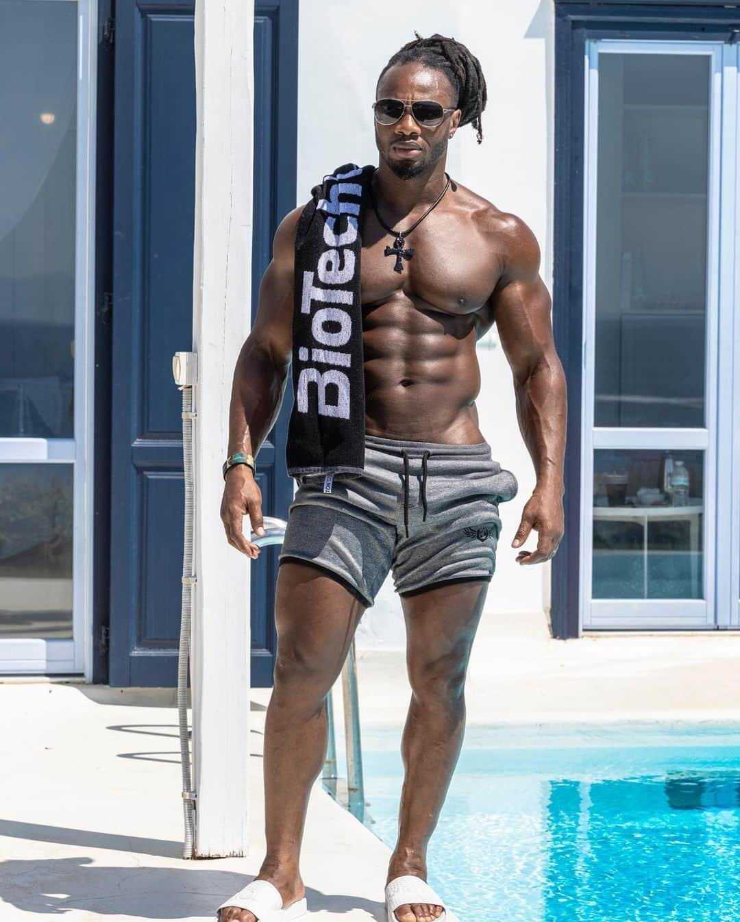 Ulissesworldさんのインスタグラム写真 - (UlissesworldInstagram)「Life is better poolside 🏊‍♀️ 🌞 _ LINK IN MY BIO👆For Meal Plans & Programs (Females also) @iamdedicated_army #letsgo IAMDEDICATED.ULISSESWORLD.COM _ #Ulissesworld @biotechusa」9月5日 5時46分 - ulissesworld