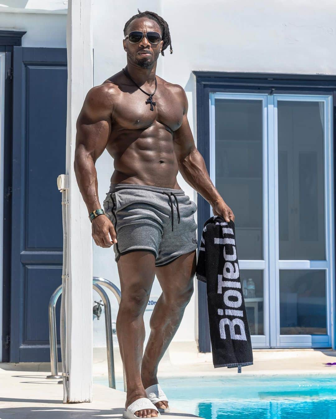 Ulissesworldさんのインスタグラム写真 - (UlissesworldInstagram)「Life is better poolside 🏊‍♀️ 🌞 _ LINK IN MY BIO👆For Meal Plans & Programs (Females also) @iamdedicated_army #letsgo IAMDEDICATED.ULISSESWORLD.COM _ #Ulissesworld @biotechusa」9月5日 5時46分 - ulissesworld