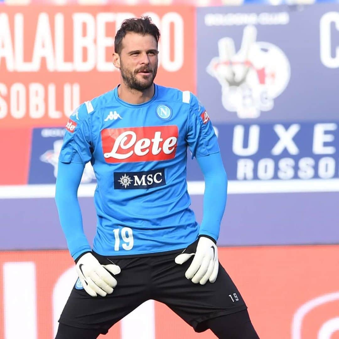 SSCナポリさんのインスタグラム写真 - (SSCナポリInstagram)「👋 #Karnezis “Grazie Napoli! Fiero di aver indossato questa maglia” In bocca al lupo Orestis 🤞  💙 #ForzaNapoliSempre」9月5日 5時52分 - officialsscnapoli