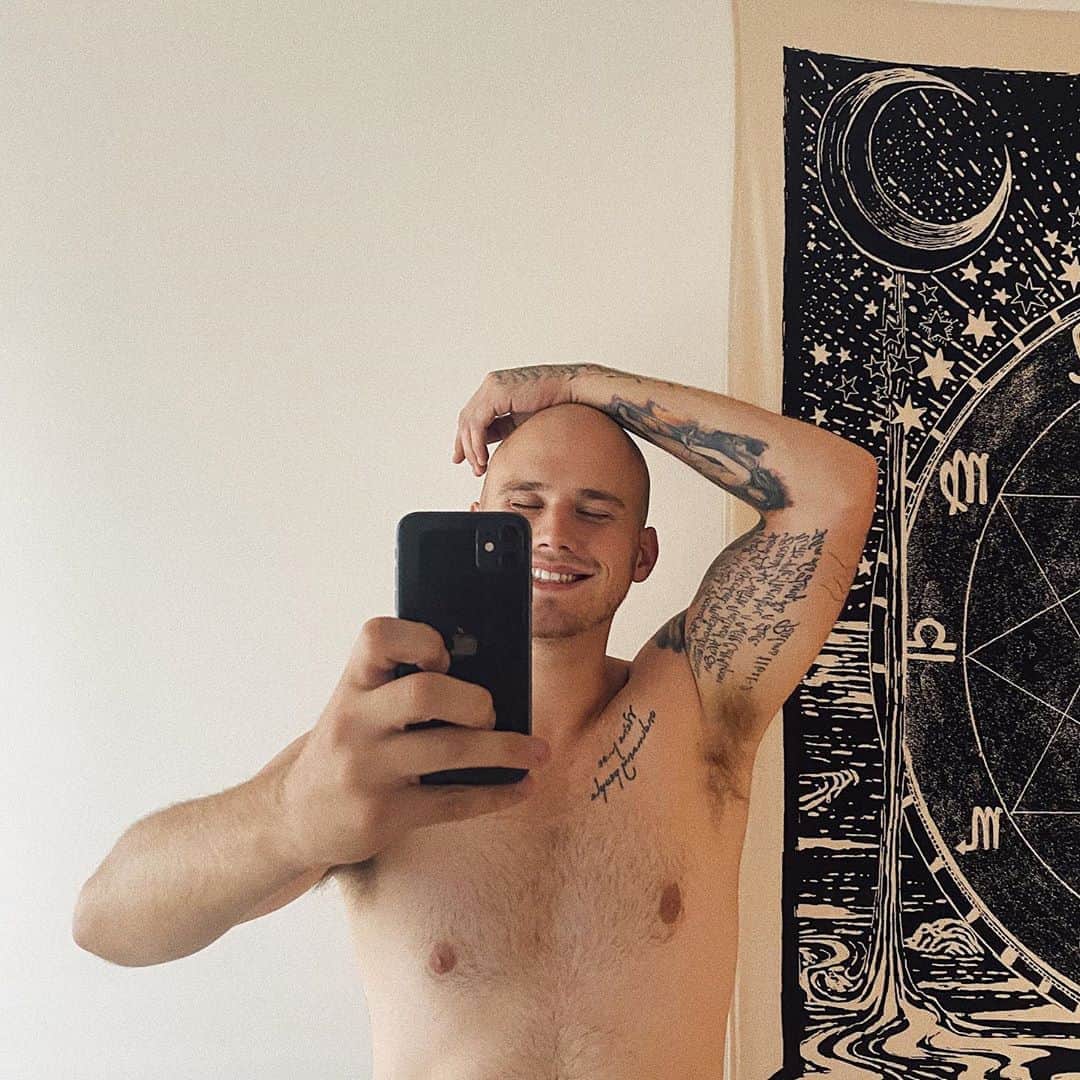 ブランドン・シェイアのインスタグラム：「Just here to say I appreciate y’all ❤️」