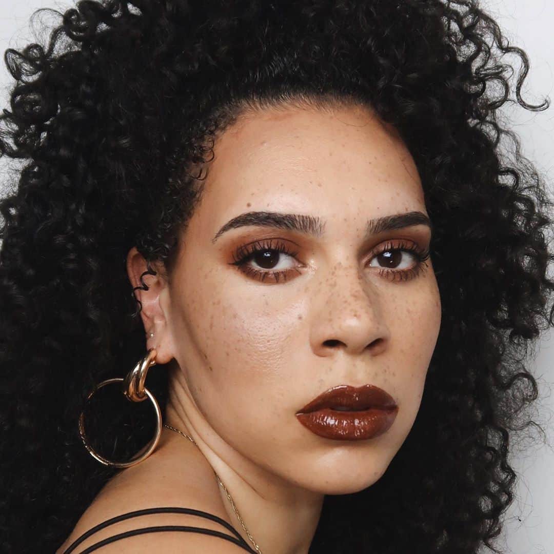 Maybelline New Yorkさんのインスタグラム写真 - (Maybelline New YorkInstagram)「@fae101 slayin’ with this perfect fall look! 😍 She’s wearing #fitmefoundation 125, #superstaymatteink coffee edition in ‘caramel collector’, #liftergloss in ‘crystal’, #lashsensational mascara, and #NudesofNewYork palette. #mnyitlook #regram」9月5日 6時09分 - maybelline