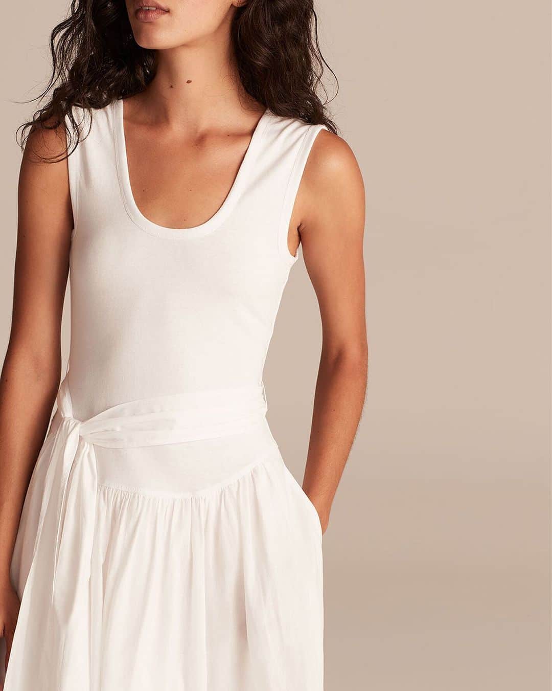 レベッカテイラーのインスタグラム：「Breezy cotton for late-summer days.」