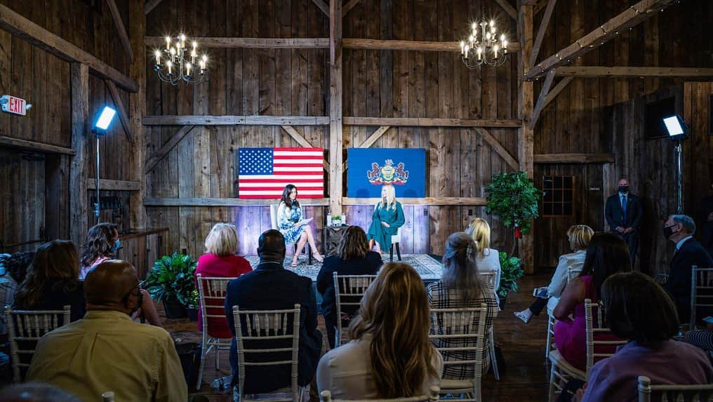 イヴァンカ・トランプさんのインスタグラム写真 - (イヴァンカ・トランプInstagram)「‪Barnstorming Pennsylvania today! 🇺🇸‬  ‪📍Lancaster County: Blessings of Hope‬  ‪📍Chester County: Brandywine Manor House ‬  ‪📍Bucks County: Tabora Farm and Orchard」9月5日 6時29分 - ivankatrump