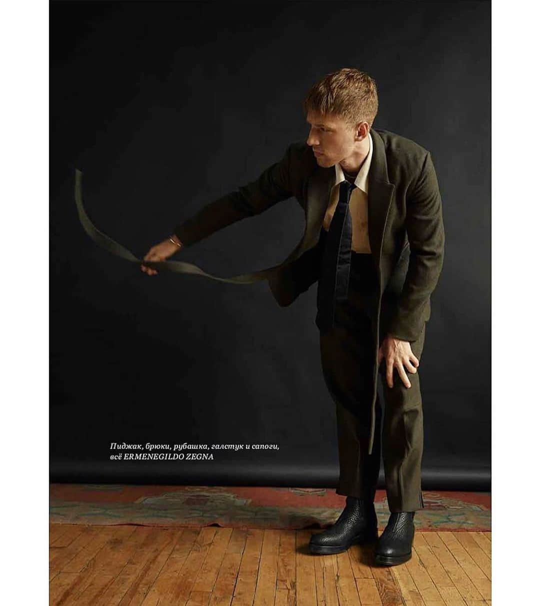 Kento Utsuboのインスタグラム：「⚔️Race Imboden @race_imboden⚔️ for @esquirekazakhstan   オリンピックのアメリカ代表のレース・インボーデンさんとエスクァイアマガジンで撮影させてもらいました^ ^ フェンシングの事いろいろ教えてもらいました☺️🙌✨  Talent @race_imboden Photographer @atticusradley Fashion director @alexeykazakov13  Grooming @kentoutsubo  Thanks to @thesocietynyc  @lisaihaku  ------------------------ #photographer #コスメ #makeupartist #ファッション #youtuber #makeup #ビジネス #メイク好きさんと繋がりたい #メイクアップ #カメラ #fashion  #化粧品 #cosmetics #beauty  #美容学生 #photo  #ヘアカラー #美容 #美容師  #メイク #ビューティー #メイクアップ #メイクアップアーティスト #ユーチューバー  #かわいい #美容室 #ヘアアレンジ」
