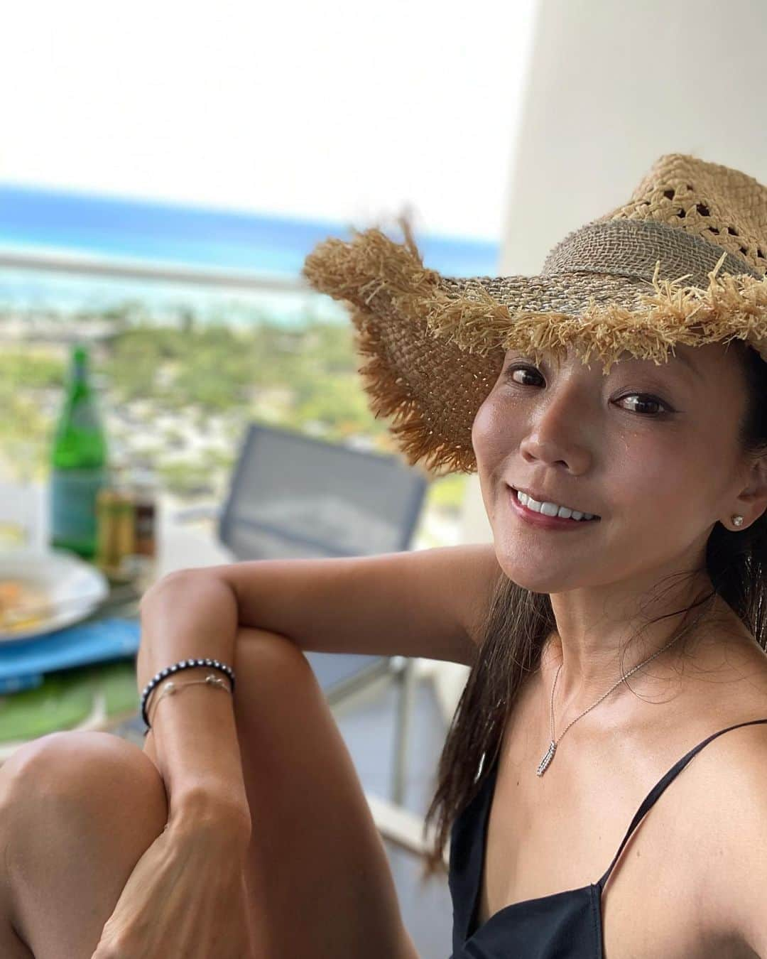 和央ようかさんのインスタグラム写真 - (和央ようかInstagram)「Good morning from Hawaii 🏖Peace Love 💕 and Well-being 👍🙏  ハワイからおはようございます☀️今日は金曜日、もう日本はもう土曜日ですね😊非常に強い台風10号が💨近づいてきているとニュースで見て、心配しています。どうか大きな被害が出ず、皆さまご無事でありますように🙏  #takakoworldstylin🌎 #lifestyle #peacelove#wellbeing #hawaii #lockdown #yokawao #和央ようか」9月5日 6時32分 - yokawao0215