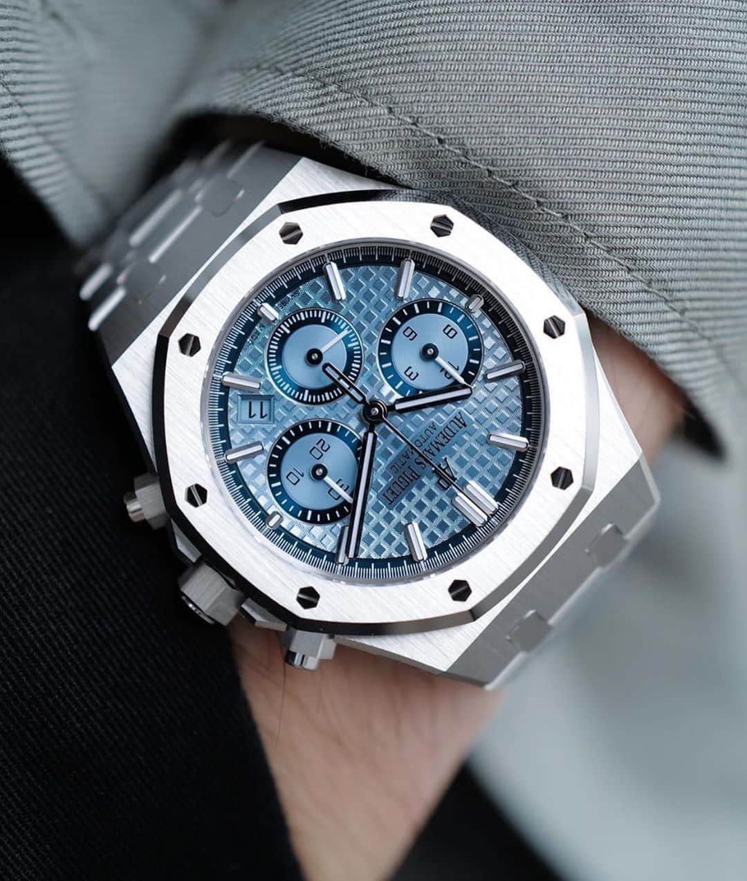 WATCHMANIAさんのインスタグラム写真 - (WATCHMANIAInstagram)「38 mm, white gold, limited to 100 pieces. Shut up and take my money @audemarspiguet   @horoloupe 📸」9月5日 6時32分 - watchmania