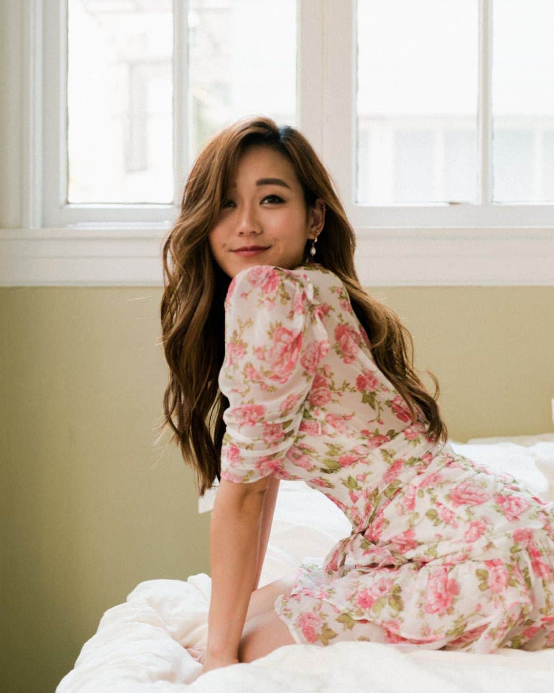 福原かれんのインスタグラム：「Find out 10 fun facts about me on @justjared !✋🏻😲🤚🏻 Link in bio💕  Photographer: @natashasadikin  Stylist: @highheelprncess  Dress: @loveshackfancy」