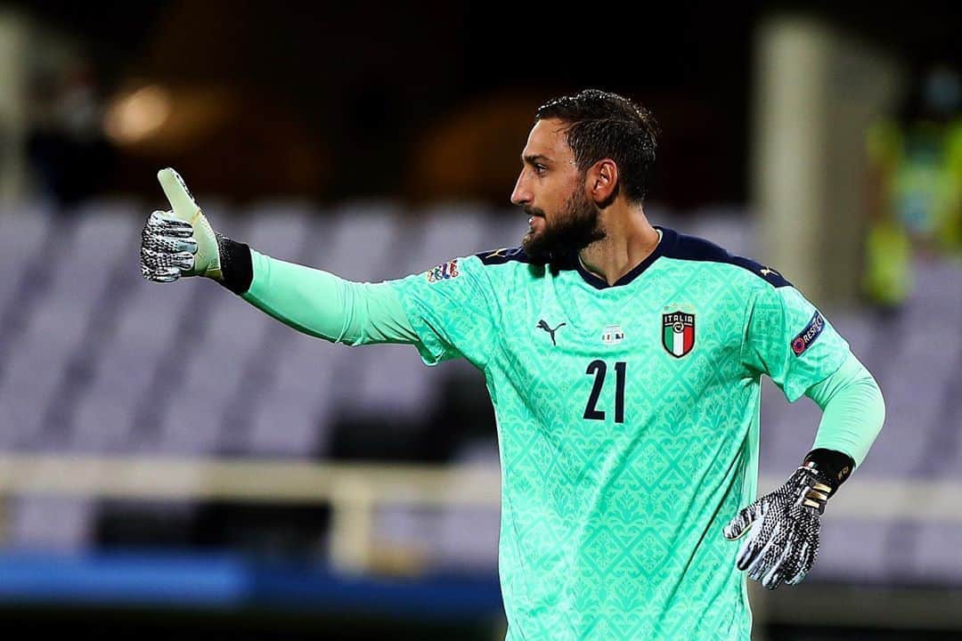 ジャンルイジ・ドンナルンマのインスタグラム：「L’entusiasmo per esserci ritrovati dopo tanti mesi è quello di sempre. La voglia di vincere anche 💪🏼 Concentrati sulla prossima #OlandaItalia 🇳🇱🇮🇹 #NationsLeague」