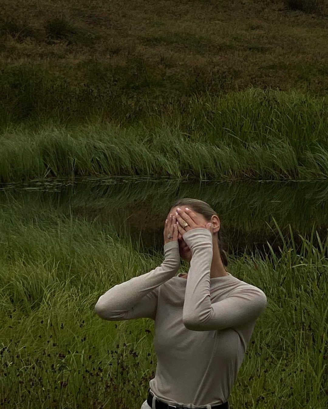 Mathilde Goehlerのインスタグラム：「Mood 🦦🙈」