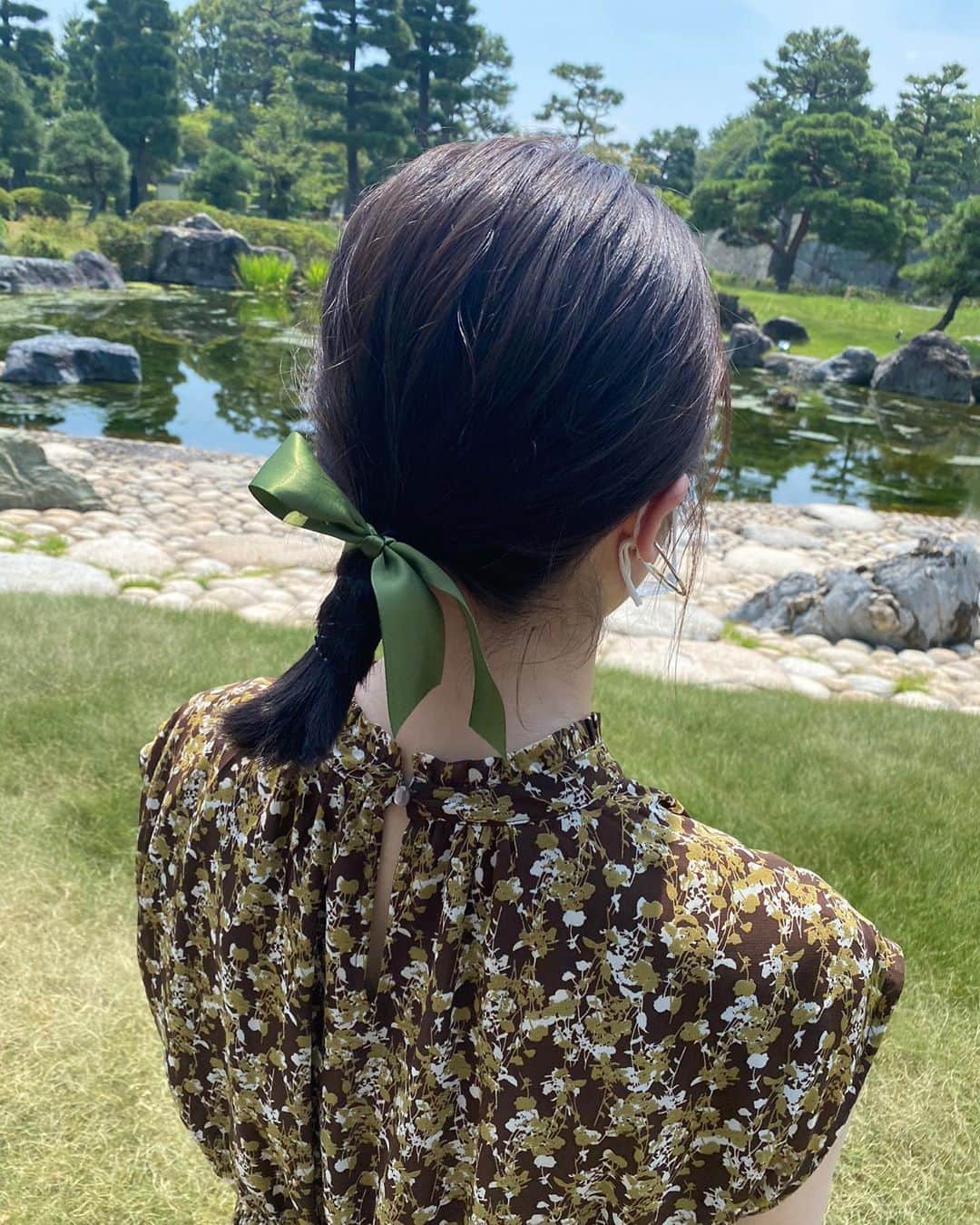 のインスタグラム：「メイクさんが かわいいりぼんを 結んでくださいました🎀  #京都 #kyoto #いろどり日記」