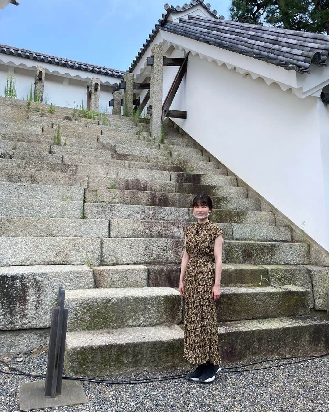 のインスタグラム：「明日、 朝6:30〜放送の 『京都いろどり日記』 92回目の放送になります！  もうすぐで100回！！ こんなにも長く番組を続けさせていただけて 本当にうれしいです。 ありがとうございます☺️  明日の放送では二条城へ🏯 世界遺産です。 クイズを出していただきながら いろいろ見せていただきました。 最高の朝ごはんもあります🍚  ここを登ると！？ 放送をお楽しみに🌟  明日は、 京都いろどり日記DVD発売記念 オンラインイベントもあります！ 久しぶりのイベント 楽しみです！  #京都 #kyoto #いろどり日記」