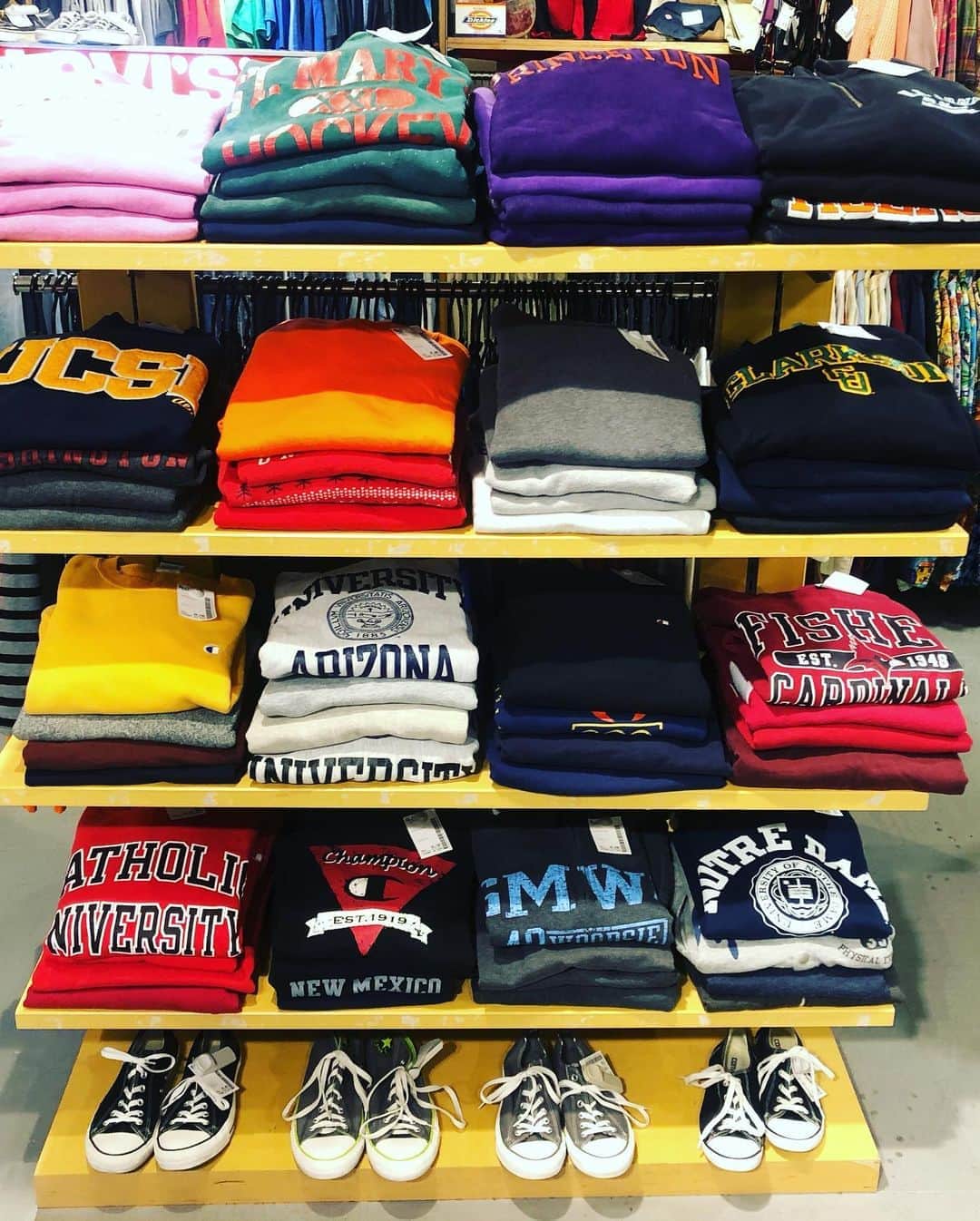 原宿シカゴさんのインスタグラム写真 - (原宿シカゴInstagram)「#原宿シカゴ吉祥寺店  【ヘビースウェットシャツ】 ¥1900（+ tax）〜  Championスウェット展開してます❗️ 部屋着としてもよし👍 オシャレに着こなしてもよし👍 の万能アイテムです✨  まだ暑い日が続きますがこれからの季節に向けて持っておいて損はないのでぜひお試しください🙌  店内、秋物を続々展開中❗️ 皆様のご来店、心よりお待ちしています。  #スウェット#チャンピオン#アメリカ古着#古着#古着男子#古着女子#古着好きな人と繋がりたい#オシャレ#オシャレさんと繋がりたい#秋物#吉祥寺#吉祥寺古着屋#原宿#下北沢#京都  #sweat#champion#usedclothing#instagram#harajukuchicago#chicago#kichijoji#harajuku#shimokitazawa#kyoto#vintage#usedclothing#fashion#cordinate#fashiongram」9月5日 16時52分 - harajukuchicago_official
