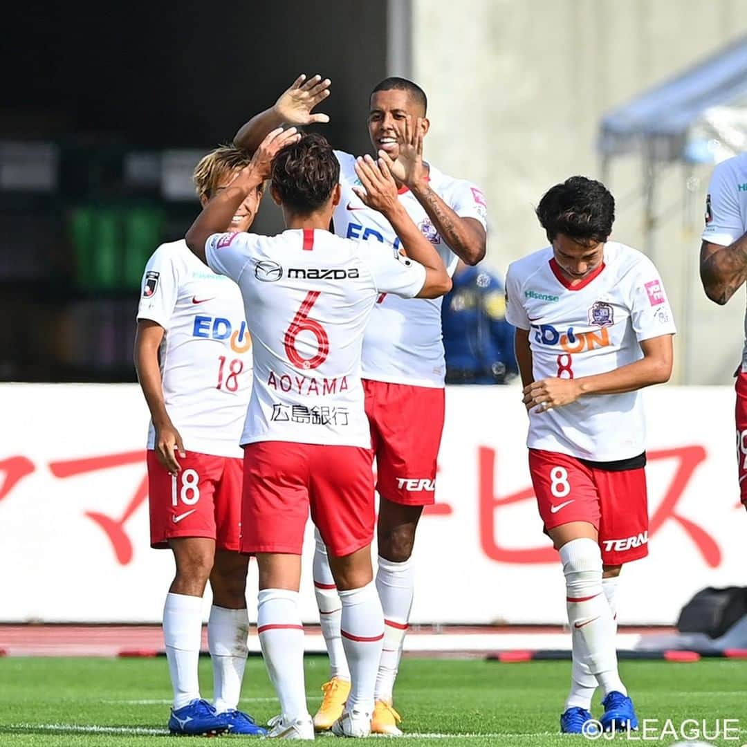 サンフレッチェ広島さんのインスタグラム写真 - (サンフレッチェ広島Instagram)「. ⚽️明治安田生命J1リーグ第14節　試合結果⚽️ 北海道コンサドーレ札幌　0-2　サンフレッチェ広島 前半：0-0 後半：0-2 【得点者】ドウグラス・ヴィエイラ、浅野雄也  集中した守備で相手に得点を許さず、後半開始直後、試合終了間際と、いい時間帯に得点を奪って、5試合ぶりの勝利を飾りました。  #青山敏弘 選手 #ドウグラスヴィエイラ 選手 #浅野雄也 選手 #sanfrecce #積攻」9月5日 16時55分 - sanfrecce.official