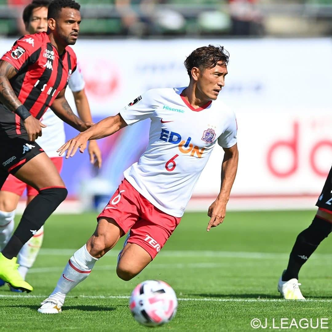 サンフレッチェ広島さんのインスタグラム写真 - (サンフレッチェ広島Instagram)「. ⚽️明治安田生命J1リーグ第14節　試合結果⚽️ 北海道コンサドーレ札幌　0-2　サンフレッチェ広島 前半：0-0 後半：0-2 【得点者】ドウグラス・ヴィエイラ、浅野雄也  集中した守備で相手に得点を許さず、後半開始直後、試合終了間際と、いい時間帯に得点を奪って、5試合ぶりの勝利を飾りました。  #青山敏弘 選手 #ドウグラスヴィエイラ 選手 #浅野雄也 選手 #sanfrecce #積攻」9月5日 16時55分 - sanfrecce.official