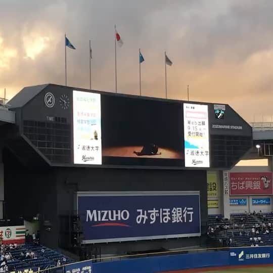 のインスタグラム：「千葉ロッテマリーンズVS埼玉西武ライオンズの試合で長谷川泰我（アドバンス社）が制作した淑徳大学の広告が放映されました！ 始球式でもマウンドに立たせていただきました。 文化やスポーツに大歓声が戻り、若い才能が大きな拍手に包まれることを願わずにいられません。 #メンズモデル #映像制作 #アドバンス社」