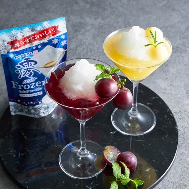 mio_sparklingのインスタグラム：「🌕秋の澪フローズンアレンジ🍸✨ 季節のゼリーに澪フローズンを合わせて、フルーツをトッピング🍇✨ シャリシャリ秋の味覚カクテルの完成❤️ アレンジしても、そのままでも美味しい🍁❄️「澪フローズン」は宝酒造オンライショップからご購入いただけます✨ ぜひお家でも試してみてくださいね😊🎵  #澪フローズンカクテル #澪フローズン #澪Frozen #フローズンカクテル #frozencocktail #みぞれ酒 #カクテルレシピ #フルーツ好き #フルーツ好きな人と繋がりたい #グレープゼリー #フローズン #アレンジドリンク #ジュレ #秋のフルーツ #フォトジェニックドリンク #カクテルグラス #ドリンクレシピ #おうちバー #日本酒大好き #カフェ風 #カメラ部 #日本酒部 #飲酒タグラム #日本酒で乾杯 #日本酒好きな人と繋がりたい #スパークリング清酒 #日本酒女子 #日本酒 #sparkling #澪」