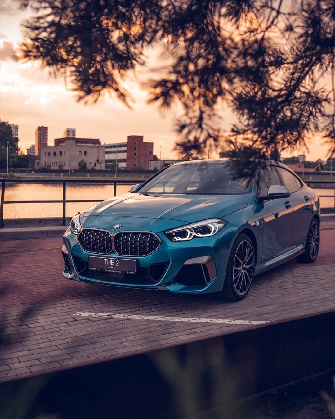 BMWのインスタグラム：「Mesmerizing colors of the sunset. The BMW 2 Series Gran Coupé. #THE2 #BMW #2Series #BMWRepost @curetheone  __ BMW M235i xDrive Gran Coupé: Fuel consumption in l/100 km (combined): 7.1–6.7. CO2 emissions in g/km (combined): 162–153. Further information: www.bmw.com/disclaimer.  Acceleration (0-100 km/h): 4.9 s. Power: 225 kW, 306 hp, 450 Nm. Top speed (limited): 250 km/h.」