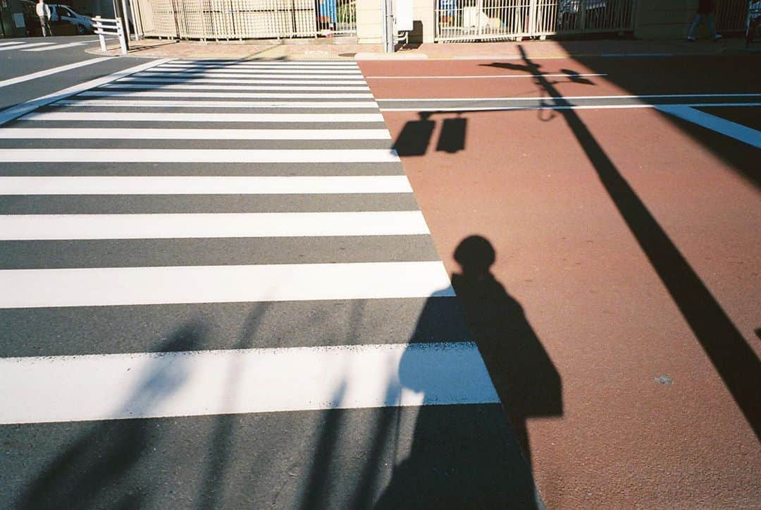 阿久津ゆりえさんのインスタグラム写真 - (阿久津ゆりえInstagram)「🚥👣 #filmphotography #yurifilm_ #fujifilm #naturaclassica #kodakultramax400」9月5日 17時27分 - yurie__a