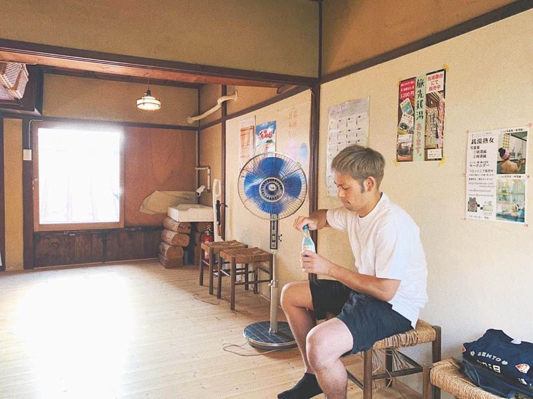 山川就史のインスタグラム：「♨️😏  #ig_japan #japanlife #tokyolife #instajapan #jj #picoftheday #tbt #love #japan #tokyo #swag #instagood  #tflers #beautiful #funjaran #sento #銭湯」