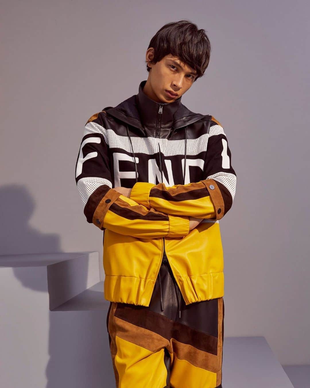 Fendiさんのインスタグラム写真 - (FendiInstagram)「The winning details. Discover the season’s best off-duty looks, inspired by the rebellious nature of skate and surf subcultures, that expertly fuse contemporary style and technical function. Discover this and more designs from the #FendiPreFall20 active collection at the link in bio.   Photographer: @josh._.hight Stylist: @ganio Models: Yang Hao & Mitchell Gorthy」9月5日 17時48分 - fendi