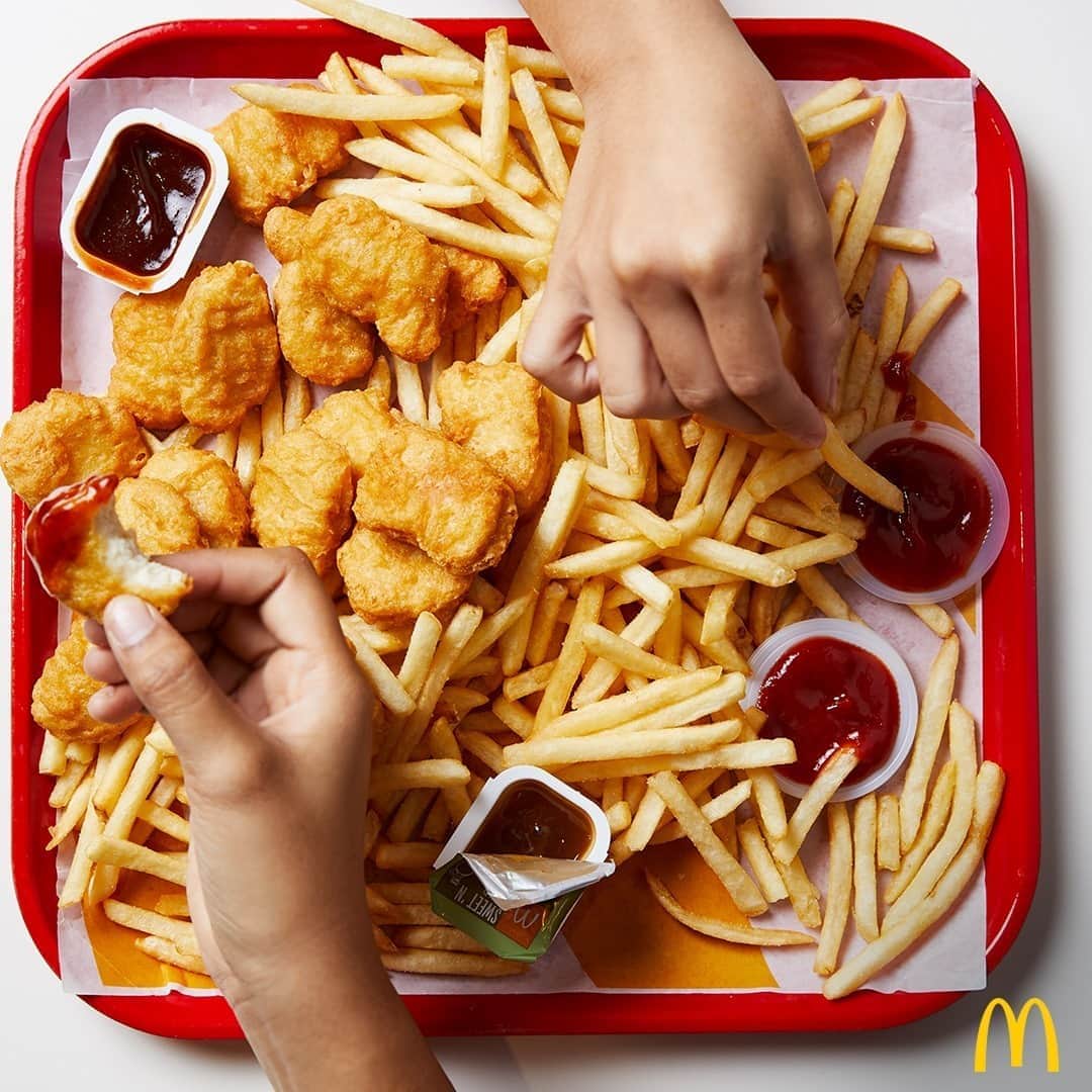 McDonald's Philippinesのインスタグラム：「Kapag beast mode ang cravings… go feast mode with our classic Chicken McNuggets and World Famous Fries!  Order now via McDo Drive-Thru, Take Out, or Pick-Up. You can also get it via the McDelivery PH App or call 8888-6236 (for NCR).」