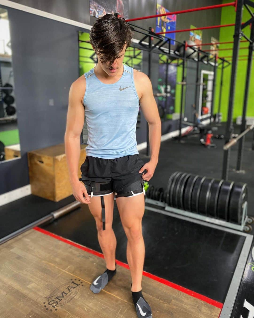 ジェイク・ドランのインスタグラム：「#Sportsrehabtourniquet have enabled me to train harder in the gym, without further risking my body 💪🏼  #bloodflowrestriction #bfr is a terrific tool that consistently reaps results」