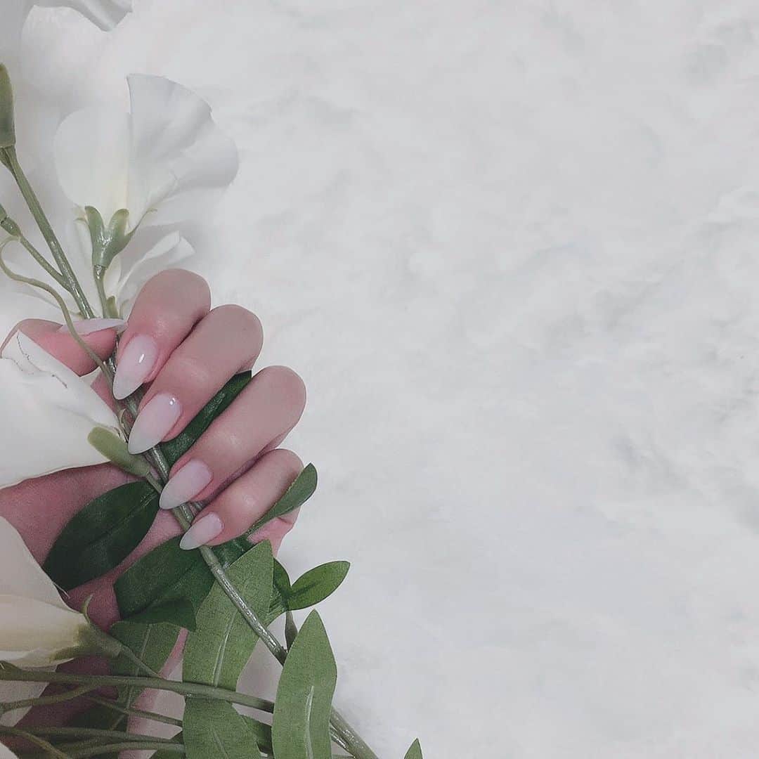 ミナさんのインスタグラム写真 - (ミナInstagram)「new nail ❤︎  乳白色ネイルめっちゃかわいい ちゅるちゅるしとる🥛  #ネイル #ネイルデザイン #ちゅるんネイル  #乳白色 #乳白色ネイル #白」9月5日 18時06分 - mn37.99