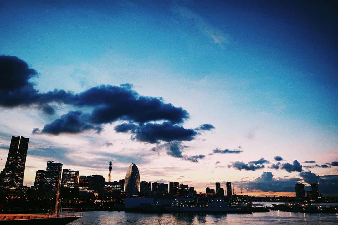 水上京香さんのインスタグラム写真 - (水上京香Instagram)「🌬Day to Night🌛 カメラロールについつい溜まりがちな写真をドバドバァ #ミナカミ写真展」9月5日 18時16分 - kyokaminakami_official