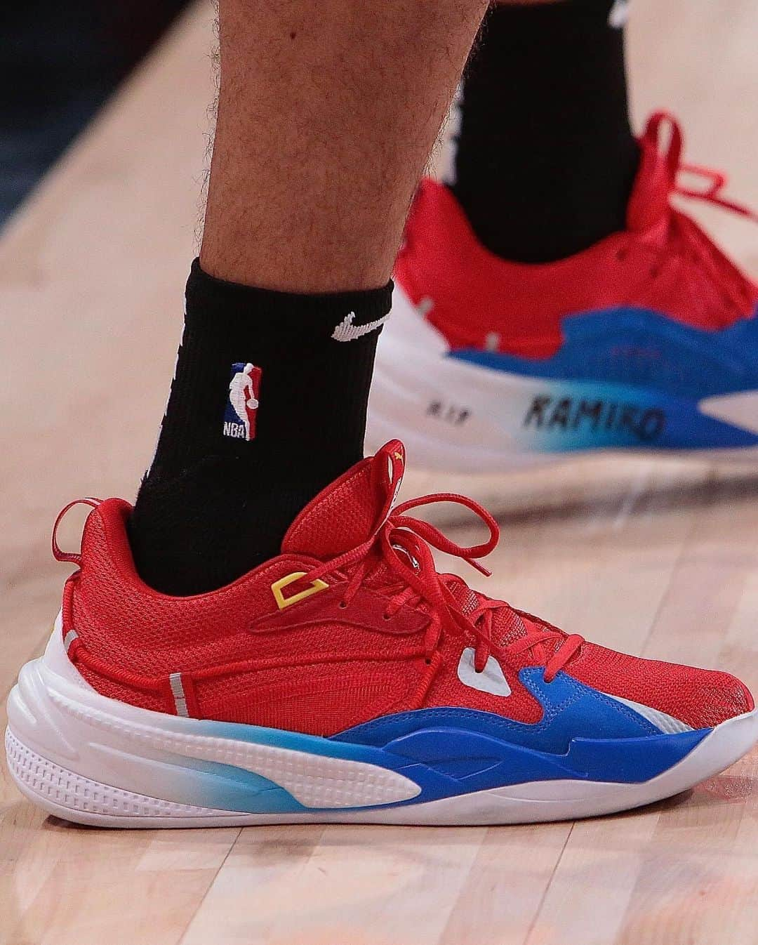 NBAさんのインスタグラム写真 - (NBAInstagram)「ONE-UP EVERYONE.  @kuz & @greenranger14 debut the RS-Dreamer Super Mario 64 • out now! #NBAKicks」9月5日 9時29分 - nba