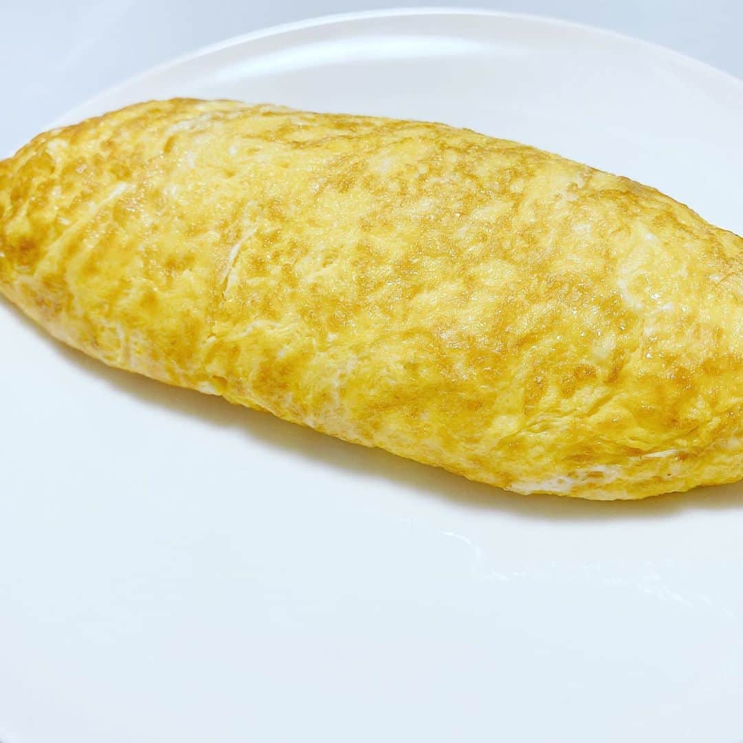歩乃華（ほのらん）のインスタグラム：「つばさがめっちゃ食べるやつ🍳たまにめっちゃ下手くそやし、２枚目はミニサイズ🍳半熟は苦手らしいからちゃんと火通すのむずいけど作るの楽しいこれ🍳」