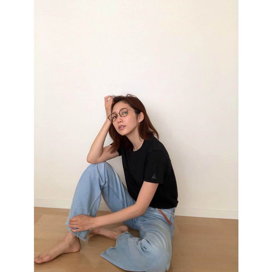 のインスタグラム：「simple is best  【deae'te 】  シンプルだからこそ贅沢を  とにかく生地に拘っているので本当に気持ちいい☺️ お家時間が増えている昨今、家でも気持ち良い物を着ていたいです  出かける時は、まだまだ凄い量の汗をかくのに速乾性もあるから外でも気持ちいい☺️  #deaete#デアエテ #春輝#Haruki」