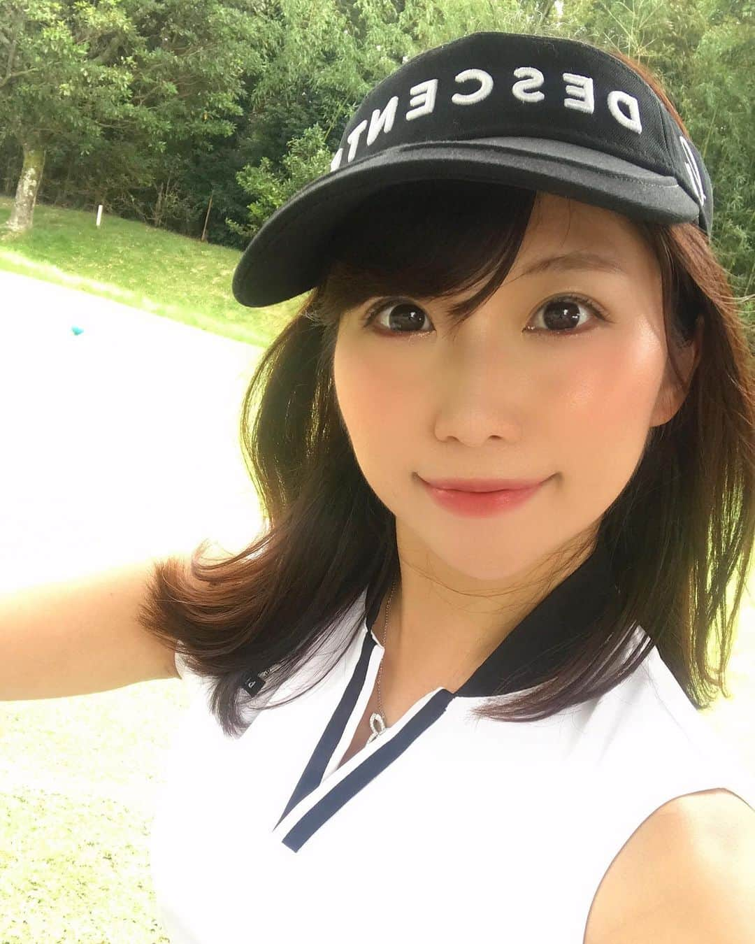 MOMOさんのインスタグラム写真 - (MOMOInstagram)「今日はこれからラウンド⛳️ パターの練習の成果出るかなぁ😆😆 がんばります😆😆⛳️ 今日はちょっと涼しくて嬉しい〜🐶 #デサントゴルフ  #ゴルフ女子 #ゴルフウェア #ゴルフコーデ #ゴルフ好きな人と繋がりたい #ゴルフ好き #ゴルフ初心者 #サマンサタバサゴルフ #キャロウェイ #ゴルフ男子と繋がりたい #ゴルフ練習 #ゴルフ場 #golf #golfwear #ゴルフコース #スイング動画 #ゴルフ練習 #ゴルジョ #ゴルジョモ #golfgirl #golfswing #골프 #golfstagram #デサントゴルフ #instagood #みんなのゴルフ女子 #オリオンビール #instalike #japanesegirl #골프여자 #20代ゴルファー」9月5日 10時07分 - golf_m_o_m_o