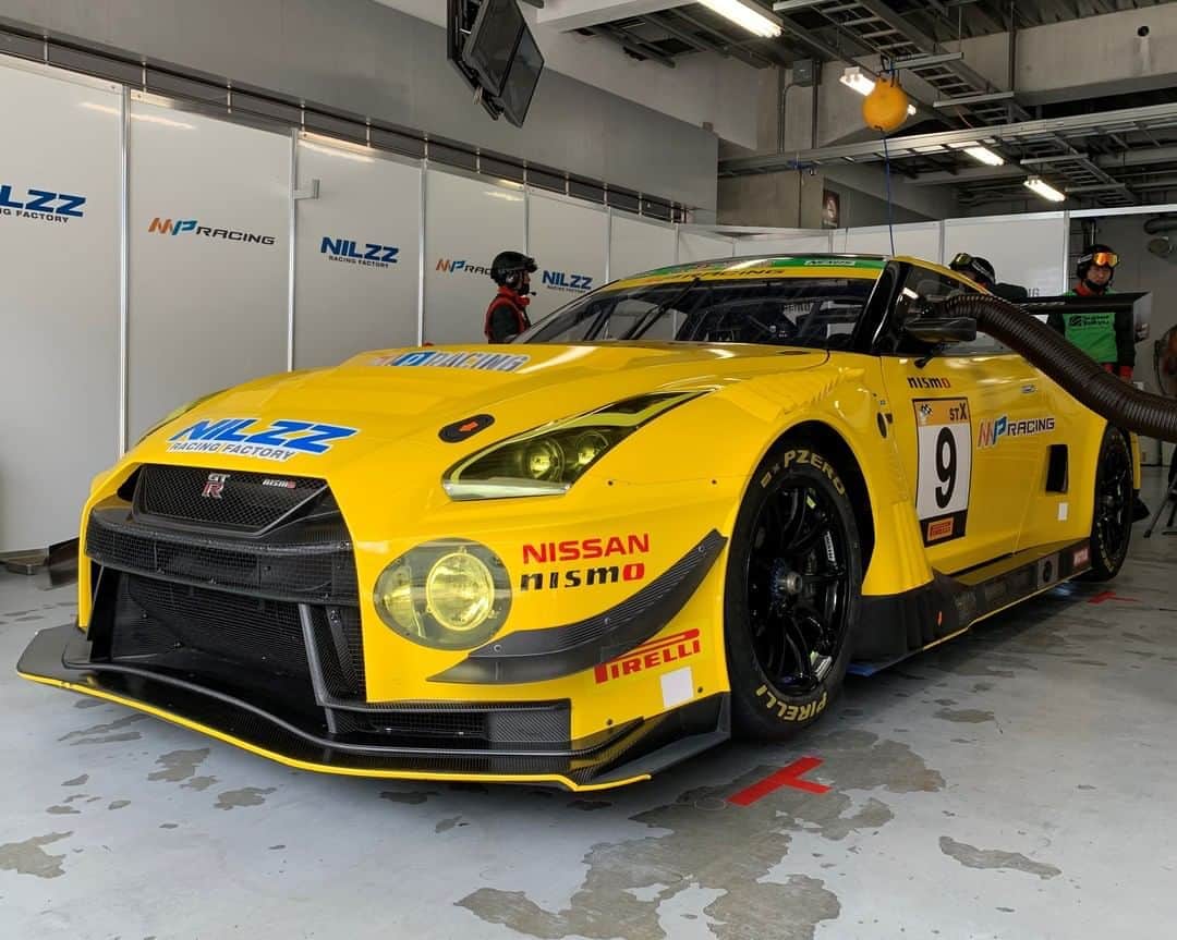 のインスタグラム：「【R35 GT-RにはMotul】 . スーパー耐久シリーズ Rd.1 富士SUPER TEC 24時間レース 決勝が本日15:00にスタート! . 最強のGT-R使い 松田次生選手(@tsugiomatsuda290 )はMP RacingでNISSAN GT-R NISMO GT3のドライバーとして参戦!! . 写真はMP Racing の MP Racing GT-R!!! R35 GT-RにはMotulが相性バッチリなんです。 . #motul #motuljapan #nismo #mpracing #nilzz #nilzzracing #松田次生 選手  #nissangtr #r35 #r35nismogt3 #r35gtr #r35gtrnismo #r35gtrnismogt3 #gtrnismo #gtrnismogt3 #モチュール #モータースポーツ好きな人と繋がりたい #レース好きな人と繋がりたい #gtr好きな人と繋がりたい #スーパー耐久 #supertaikyu #s耐 #powerdbymotul」