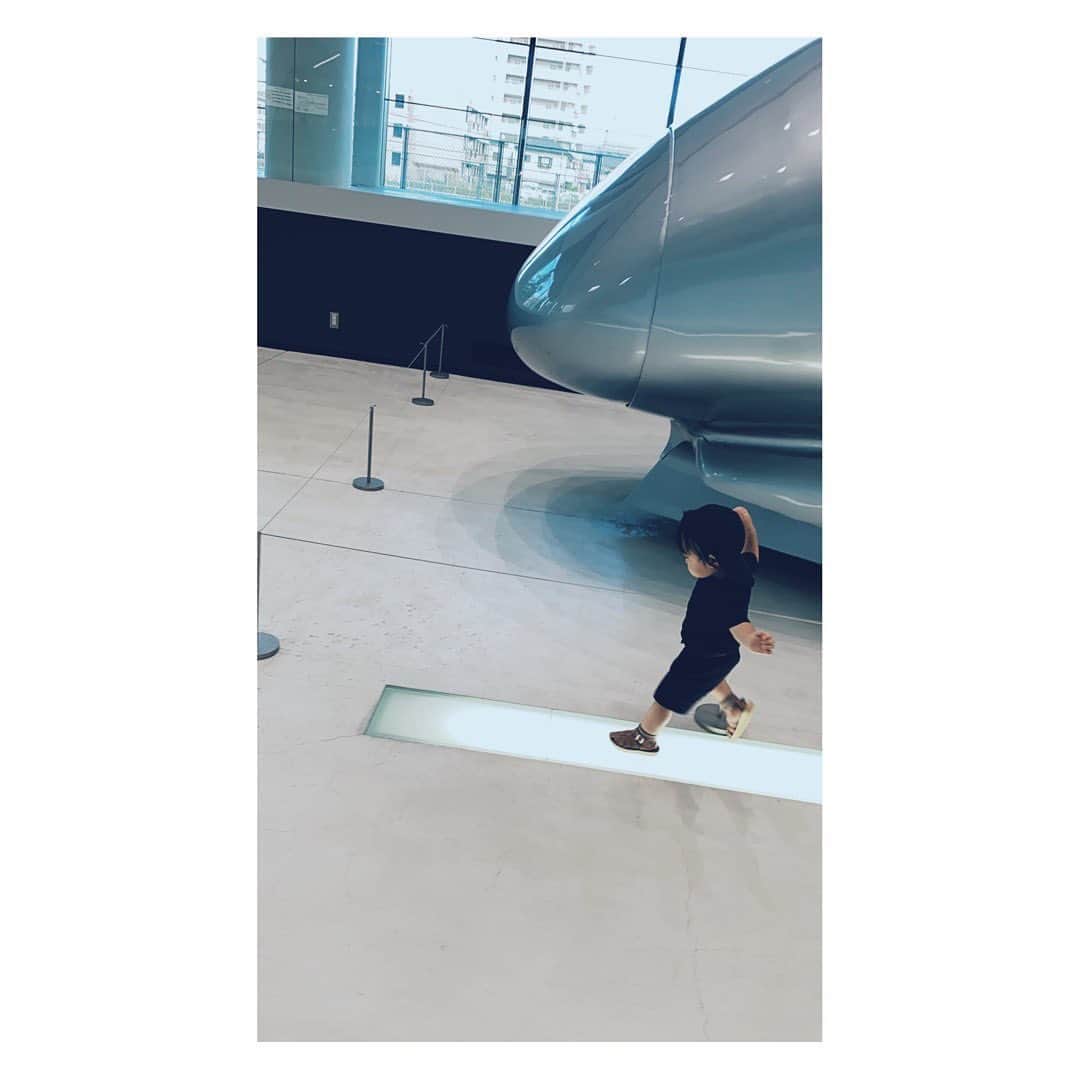 柏木作夢さんのインスタグラム写真 - (柏木作夢Instagram)「🚄人生は新幹線よりも速い💨✨ ・・・・・・・・・・・・・・・・・・・・ #景色 #柏木景色 #景色と見る景色 #新幹線 #鉄道博物館 #こどものいる暮らし #子供のいる暮らし #1歳6ヶ月 #男の子 #息子 #家族」9月5日 10時11分 - samukashiwagi