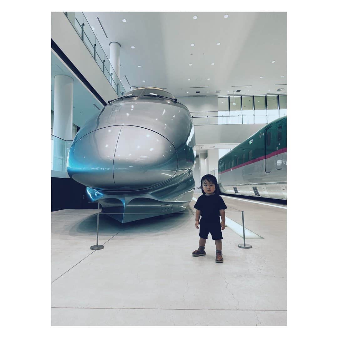 柏木作夢さんのインスタグラム写真 - (柏木作夢Instagram)「🚄人生は新幹線よりも速い💨✨ ・・・・・・・・・・・・・・・・・・・・ #景色 #柏木景色 #景色と見る景色 #新幹線 #鉄道博物館 #こどものいる暮らし #子供のいる暮らし #1歳6ヶ月 #男の子 #息子 #家族」9月5日 10時11分 - samukashiwagi