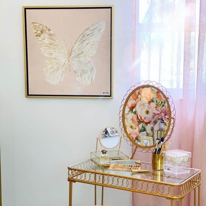 The Oliver Gal Artist Co.さんのインスタグラム写真 - (The Oliver Gal Artist Co.Instagram)「So pretty in pink! Get your own Golden Butterfly Glitter Blush with our Labor Day sale - 15% off sitewide with code: RELAX⁠❗️⁠ #olivergal⁠ 📸 by @therobelifeblog」9月5日 10時30分 - olivergalart