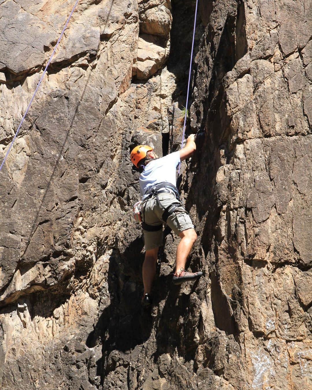 チャド・ロウさんのインスタグラム写真 - (チャド・ロウInstagram)「Don’t mean to brag, but given my significant fear of heights, I’m pretty damn stoked with what I did today...  Thanks to our great guide @_carly_jane @mountaintrip!」9月5日 10時45分 - ichadlowe