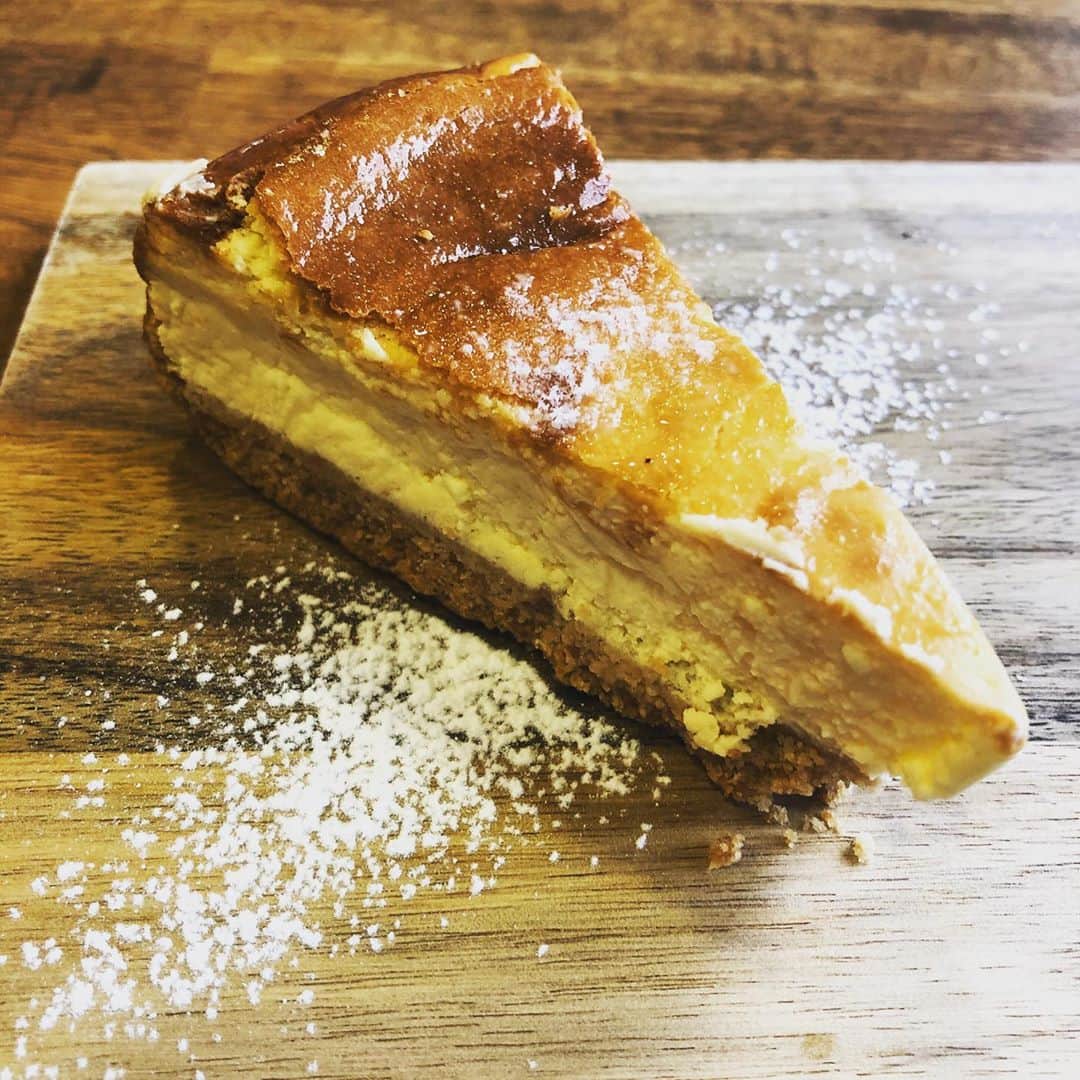 のインスタグラム：「🧀🍰」